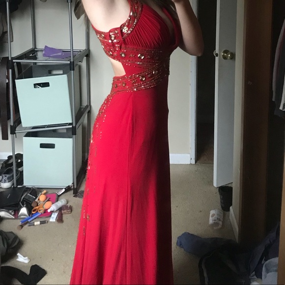 Open Back red gown - Picture 2 of 5